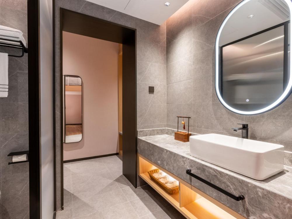 Yunju Hotel Beijing Yonghe Palace Guijie Siheyuan מראה חיצוני תמונה